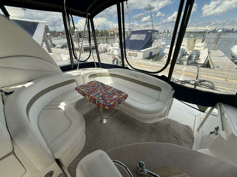32ft Sea Ray Yacht For Sale