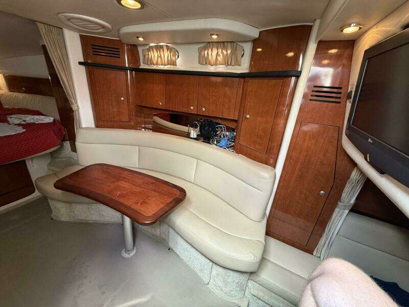 32ft Sea Ray Yacht For Sale