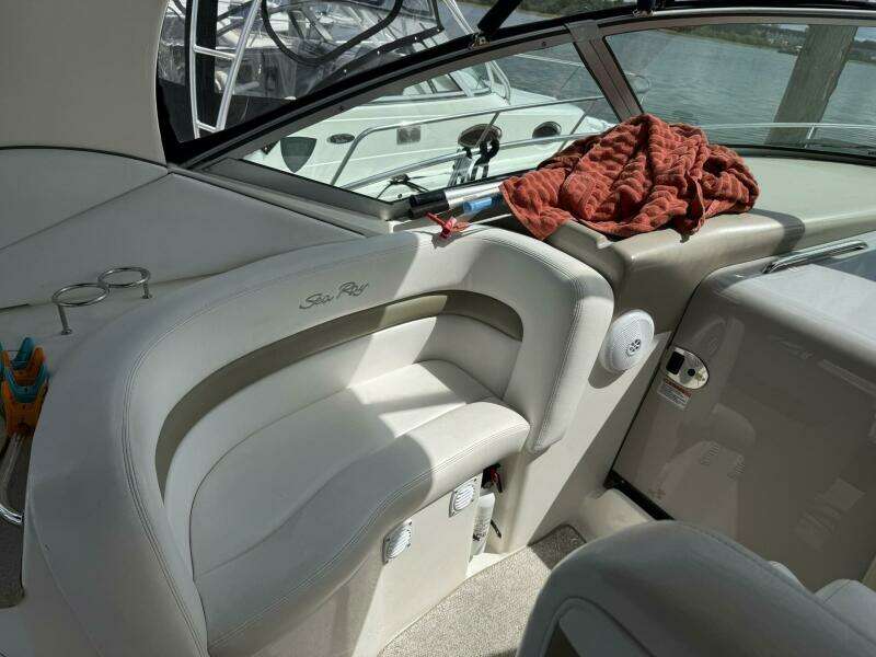 32ft Sea Ray Yacht For Sale