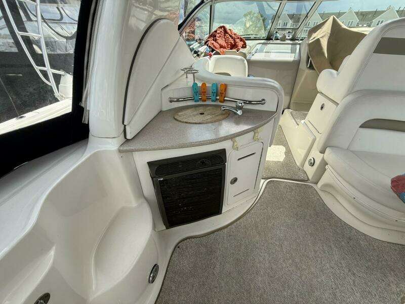32ft Sea Ray Yacht For Sale