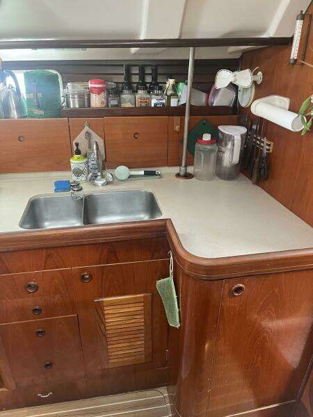 Island Time 44ft Beneteau Yacht For Sale