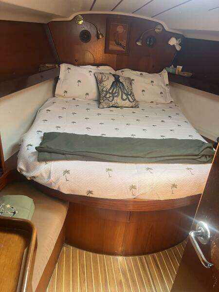 Island Time 44ft Beneteau Yacht For Sale