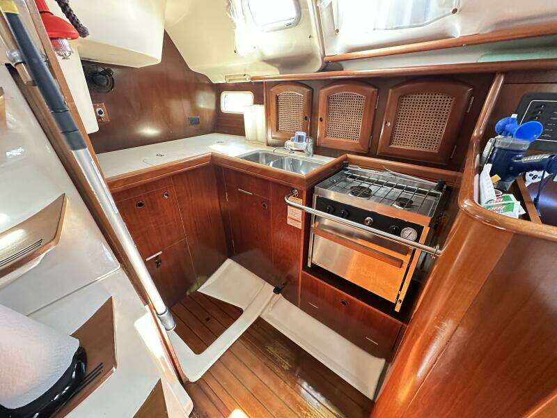 35ft Beneteau Yacht For Sale