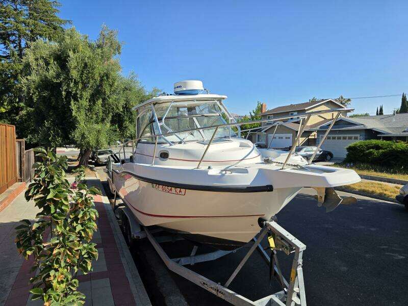 26ft Boston Whaler Yacht For Sale