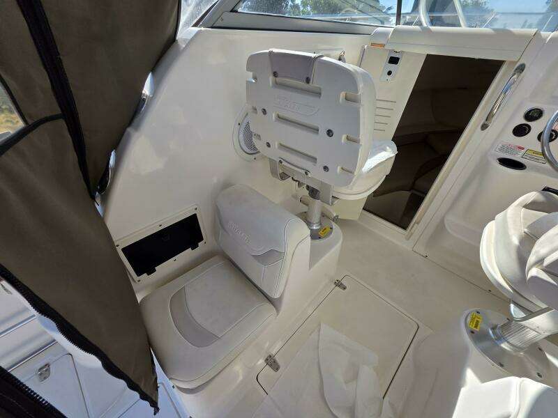 26ft Boston Whaler Yacht For Sale