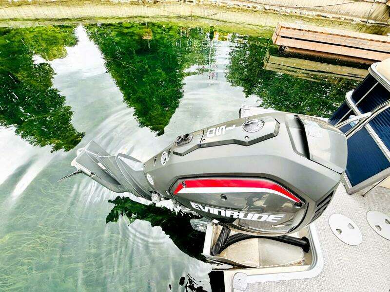 23ft Manitou Yacht For Sale