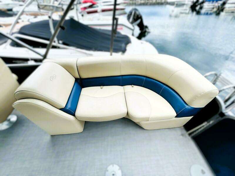 23ft Manitou Yacht For Sale