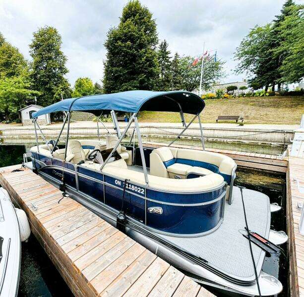 23ft Manitou Yacht For Sale