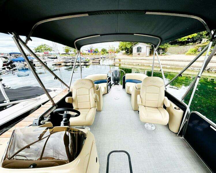 23ft Manitou Yacht For Sale