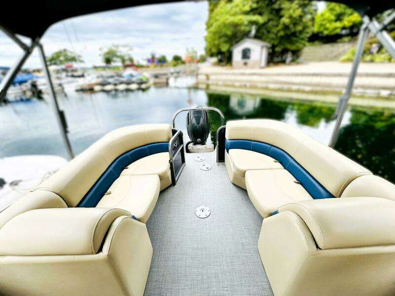 23ft Manitou Yacht For Sale