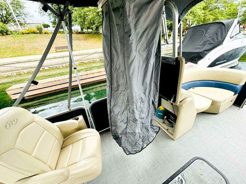 23ft Manitou Yacht For Sale