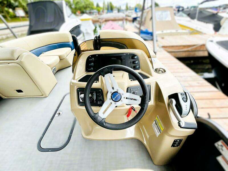 23ft Manitou Yacht For Sale