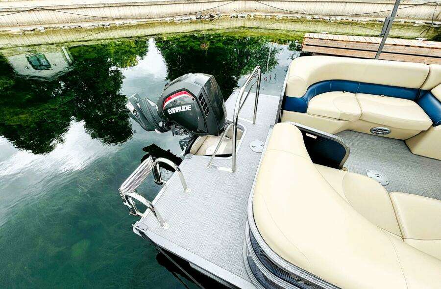 23ft Manitou Yacht For Sale