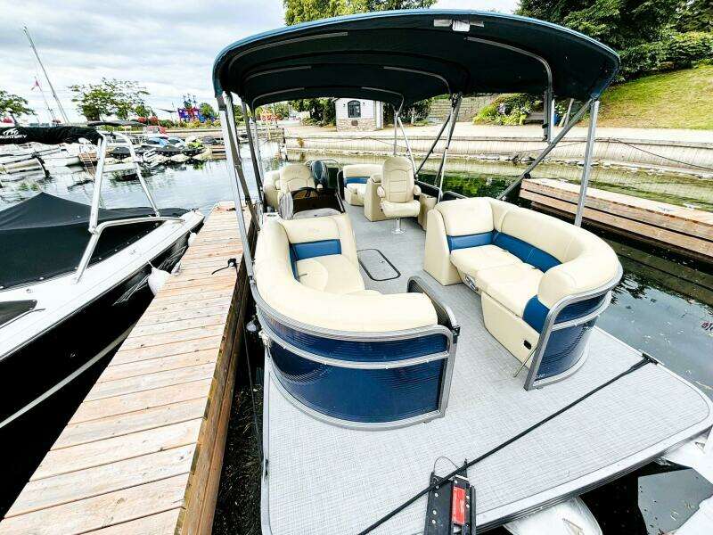 23ft Manitou Yacht For Sale