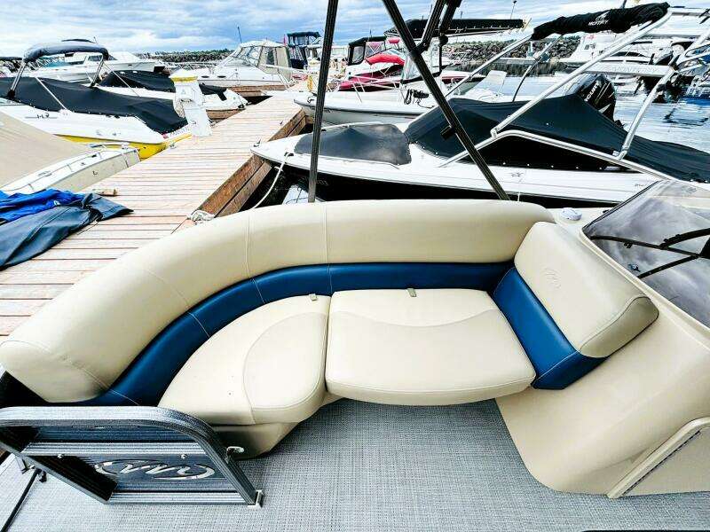 23ft Manitou Yacht For Sale