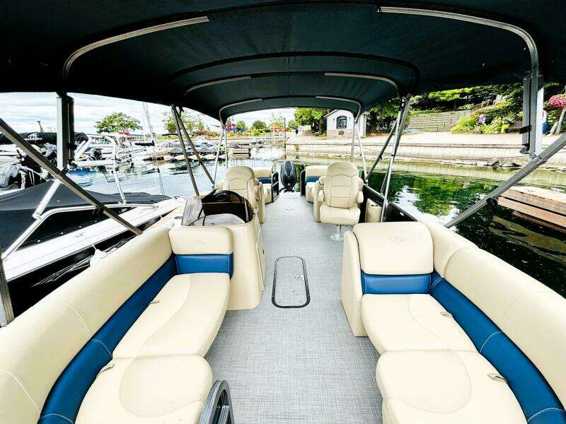 23ft Manitou Yacht For Sale