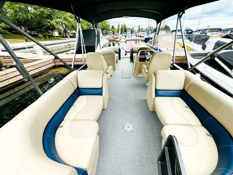 23ft Manitou Yacht For Sale