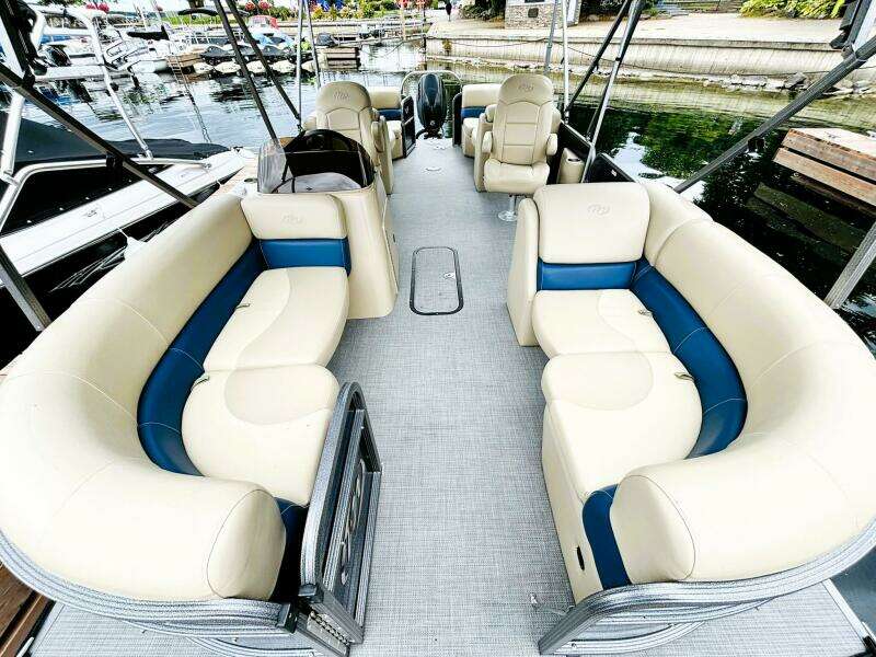 23ft Manitou Yacht For Sale
