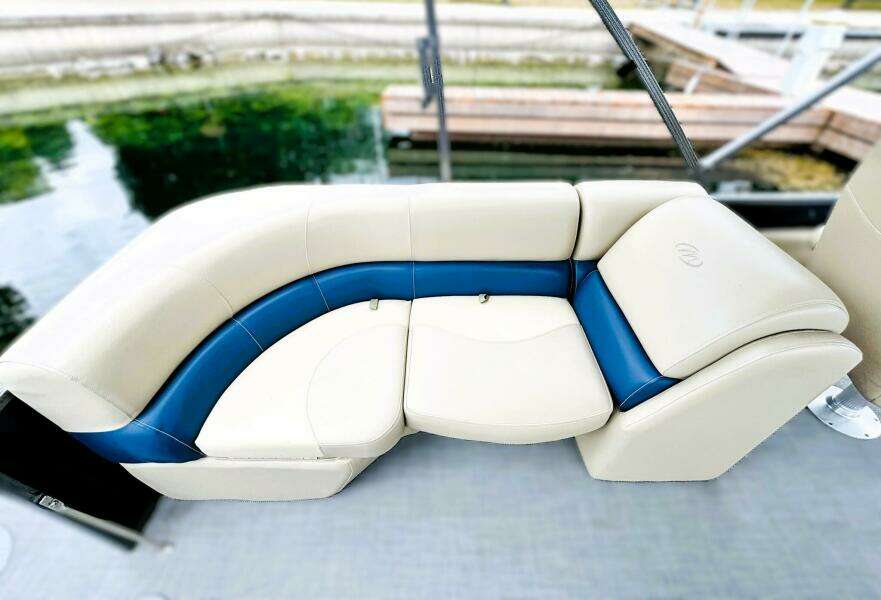23ft Manitou Yacht For Sale