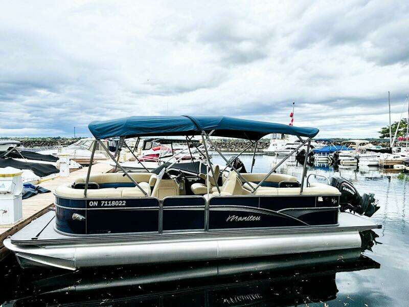 23ft Manitou Yacht For Sale