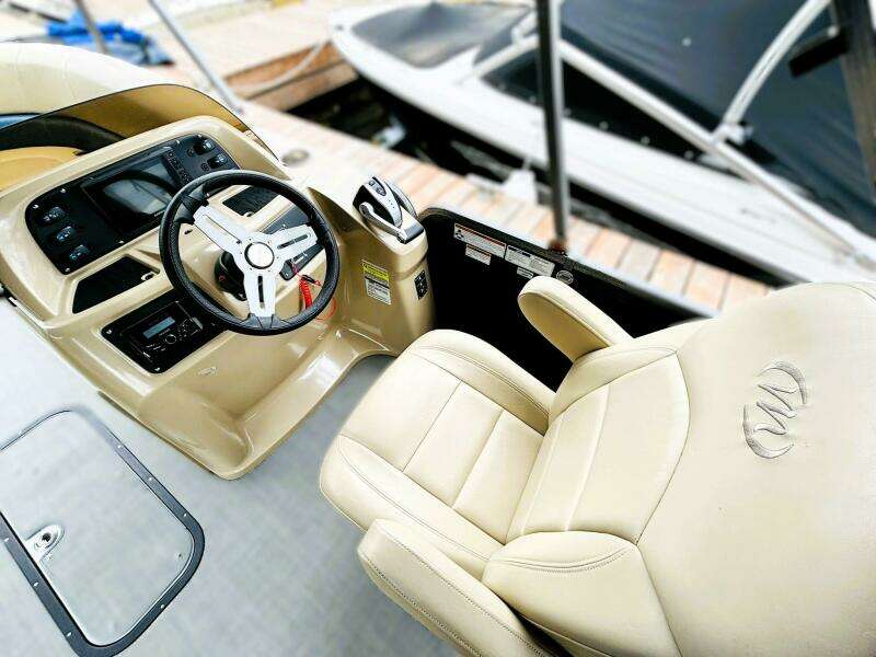 23ft Manitou Yacht For Sale