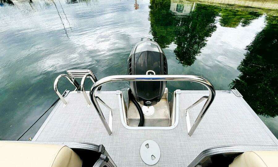23ft Manitou Yacht For Sale