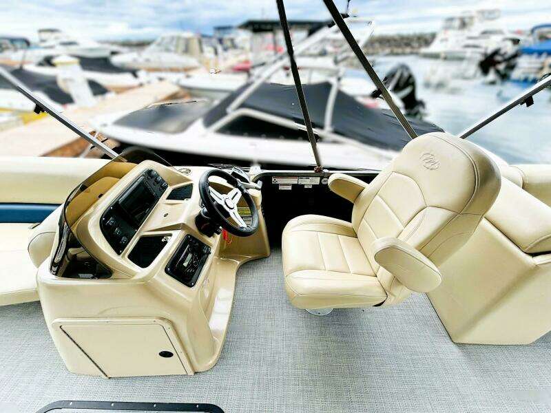 23ft Manitou Yacht For Sale