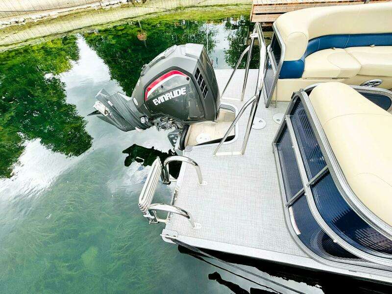 23ft Manitou Yacht For Sale