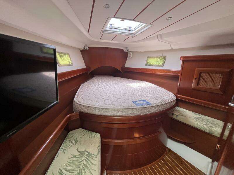 Autumn 42ft Beneteau Yacht For Sale