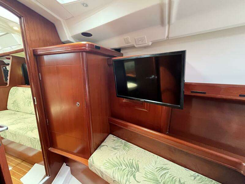 Autumn 42ft Beneteau Yacht For Sale