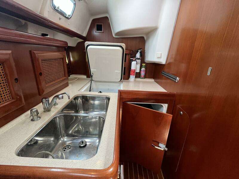 Autumn 42ft Beneteau Yacht For Sale