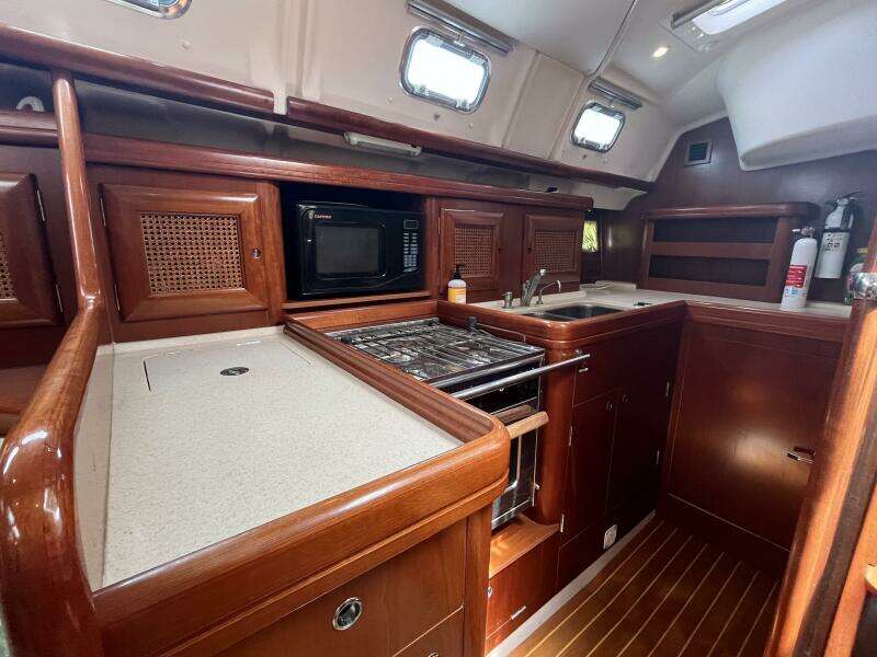 Autumn 42ft Beneteau Yacht For Sale