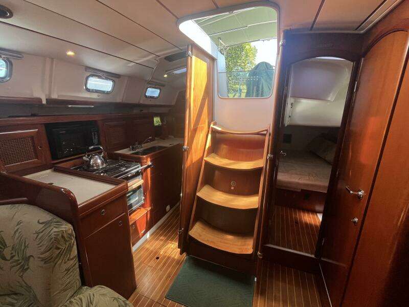 Autumn 42ft Beneteau Yacht For Sale