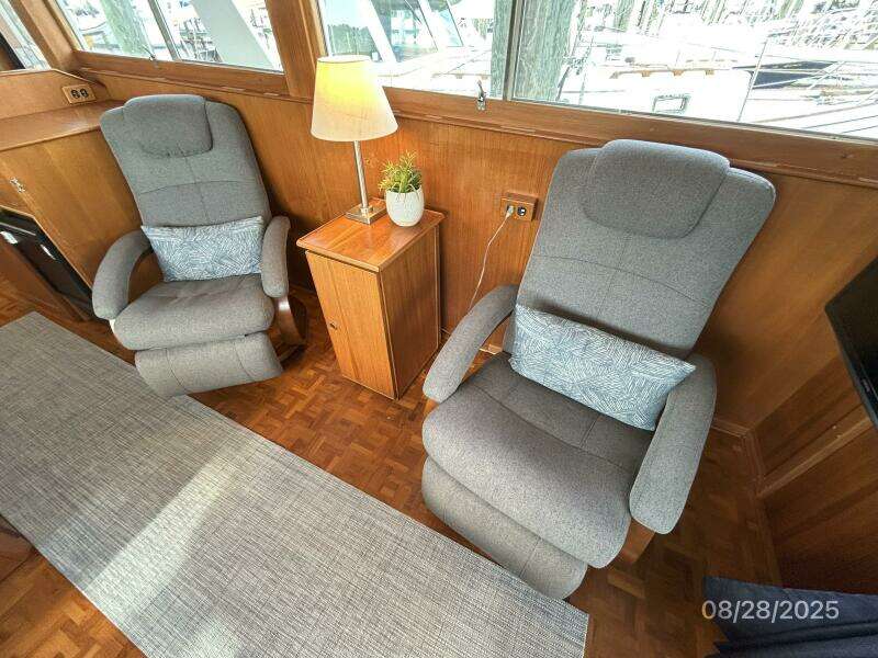 42' Grand Banks salon starboard seating