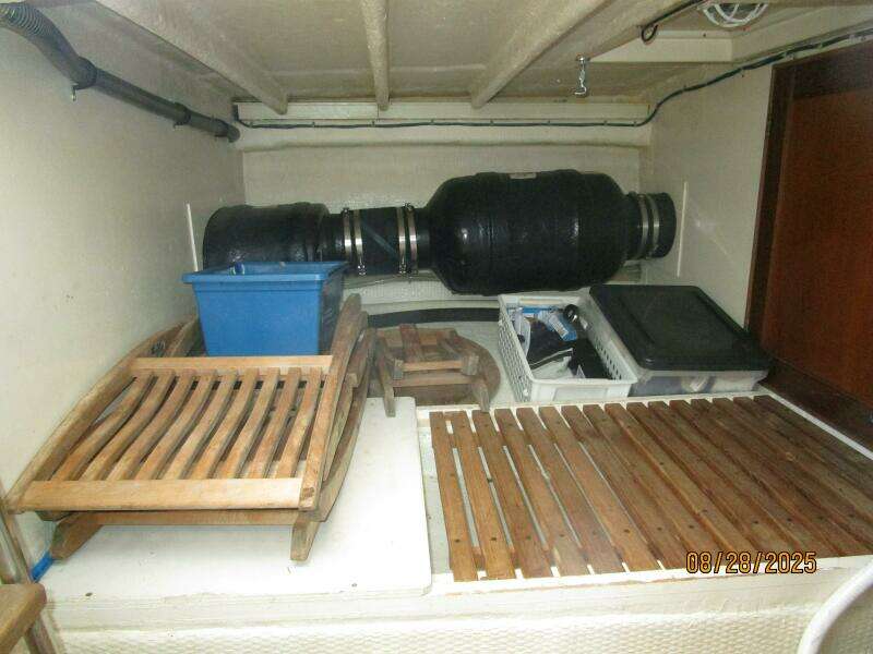 42' Grand Banks lazarette port