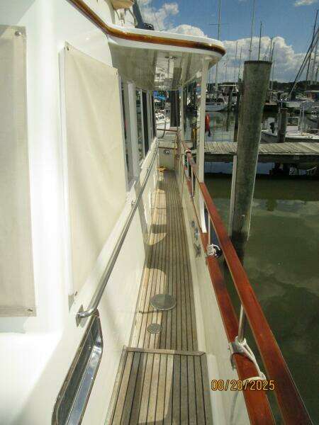 42' Grand Banks port side deck2