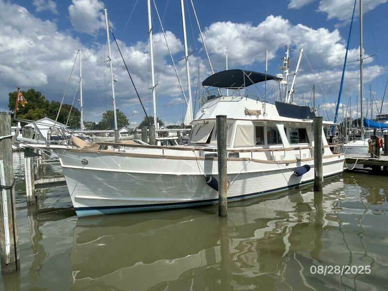 42' Grand Banks port forward profile