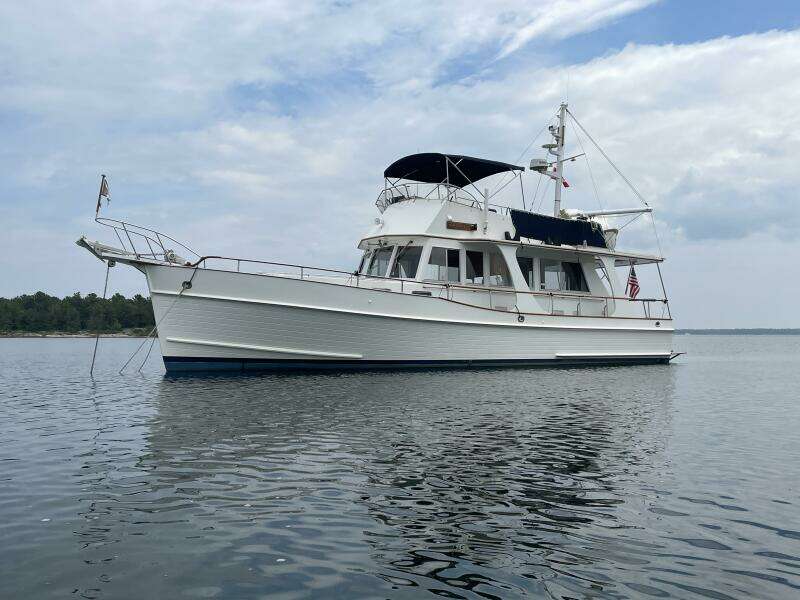 42' Grand Banks port profile1