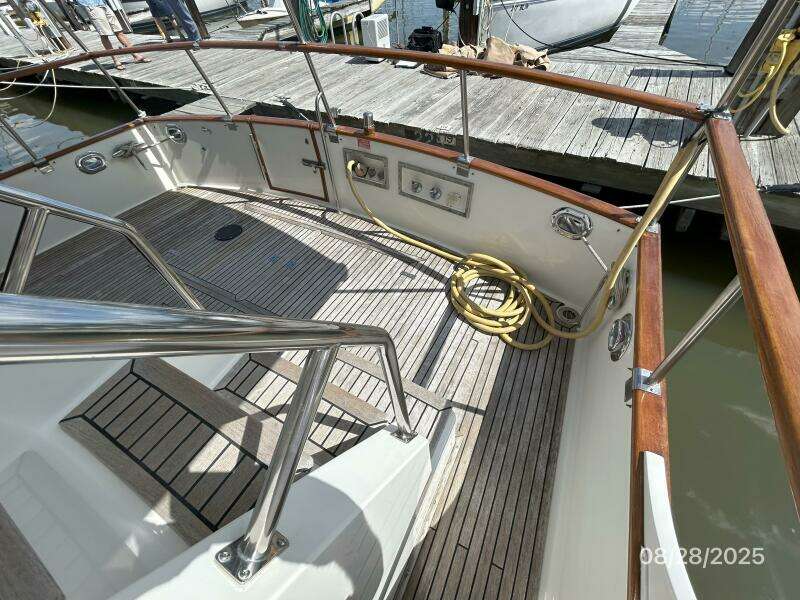42' Grand Banks aftdeck2