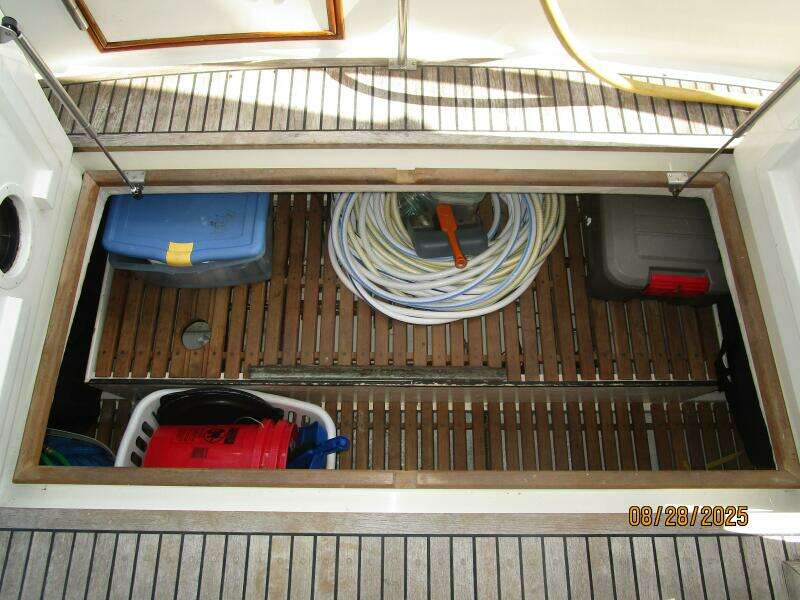 42' Grand Banks lazarette access