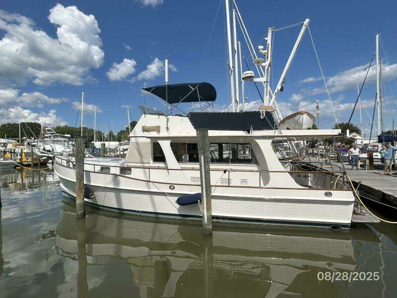 42' Grand Banks port profile2