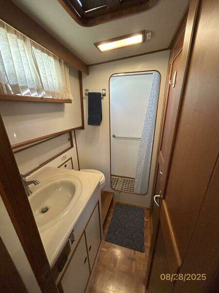 42' Grand Banks head-shower