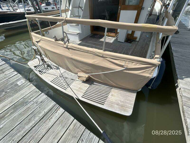 42' Grand Banks transom covered