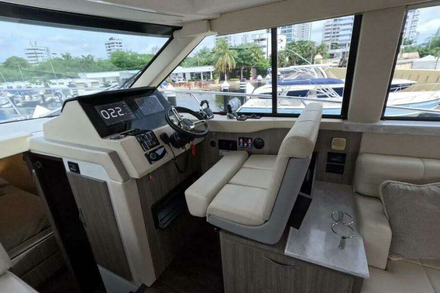 38ft Regal Yacht For Sale