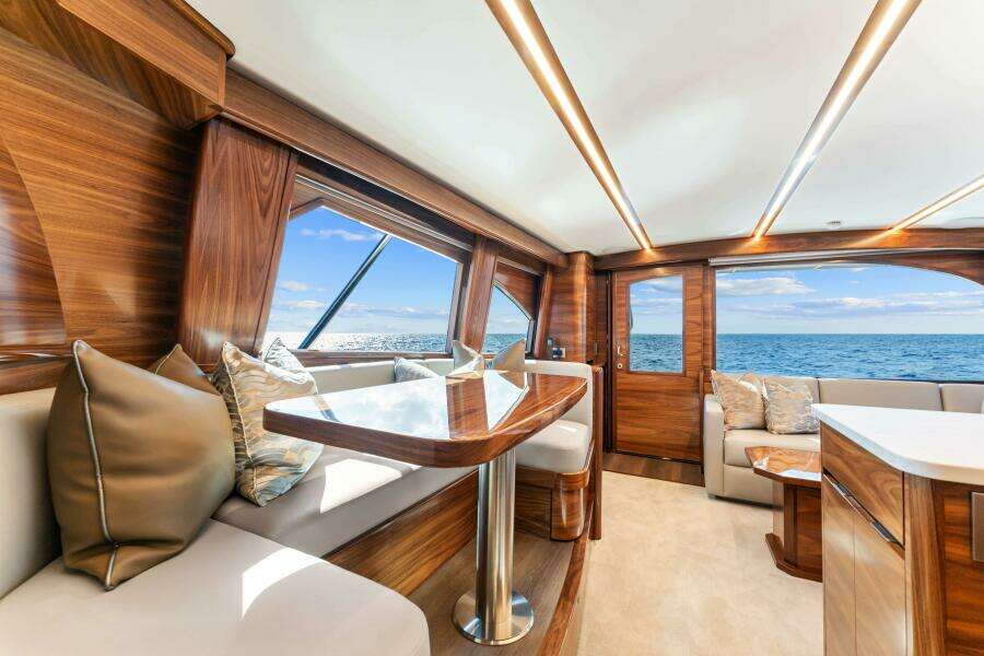 Viking 50 Convertible - Dinette