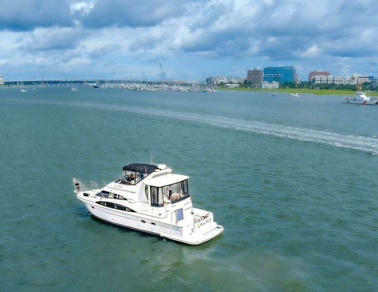 FIESTA BAYB 44ft Carver Yacht For Sale