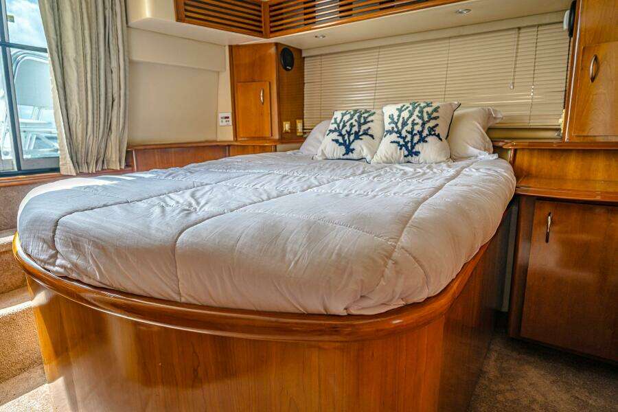 FIESTA BAYB 44ft Carver Yacht For Sale