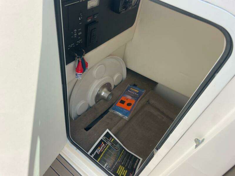 30ft Sea Ray Yacht For Sale