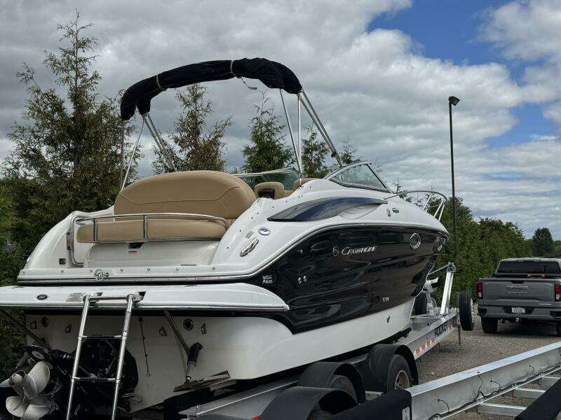26ft Crownline Yacht For Sale