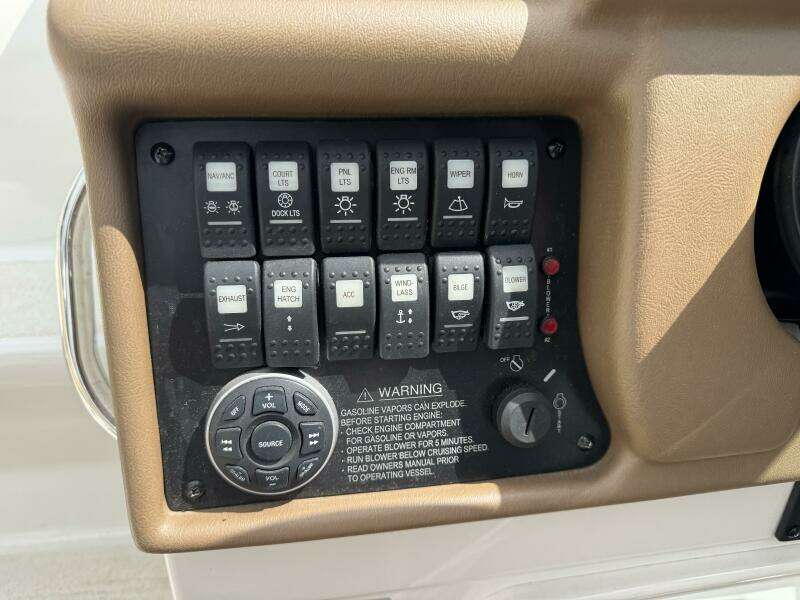26ft Crownline Yacht For Sale